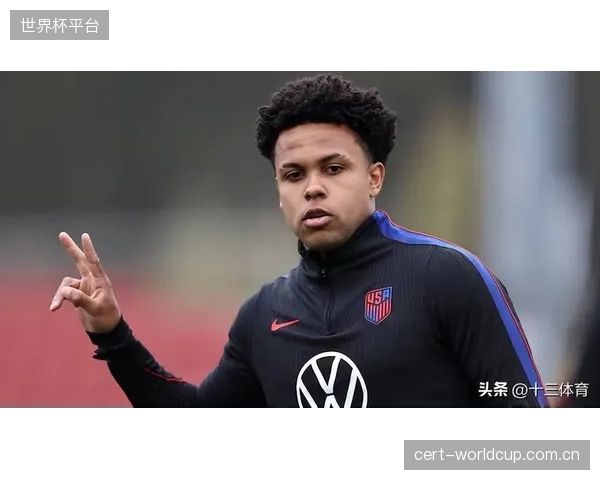 东道主美国队欲创历史,麦肯尼的B2B属性与亚当斯的防守覆盖是球队中场运转双引擎。 东道主美国队欲创历史,麦肯尼的B2B属性与亚当斯的防守覆盖是球队中场运转双引擎。
